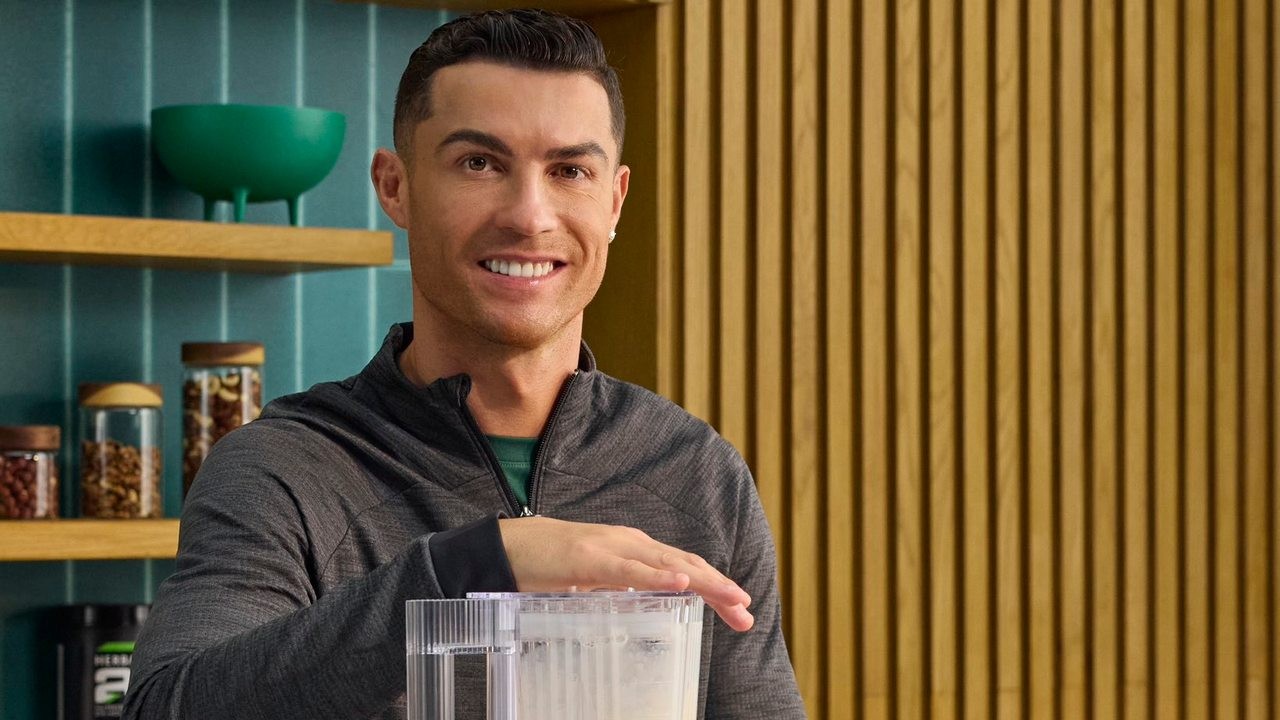 Iklan dari Cristiano Ronaldo Dianggap Membahayakan oleh Dokter India, Ini Alasannya