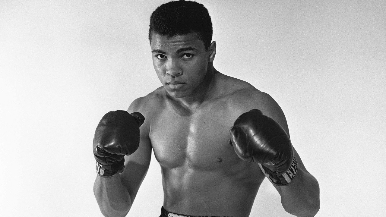 Ketika Muhammad Ali Jogging Santai di GBK, Sampai Bikin Preman Jakarta Ketakutan?