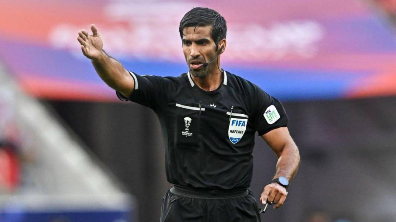 Jelang Indonesia vs Jepang: Sorotan Tertuju pada Wasit Khamis Al-Marri yang Bikin Suporter Garuda Waspada!