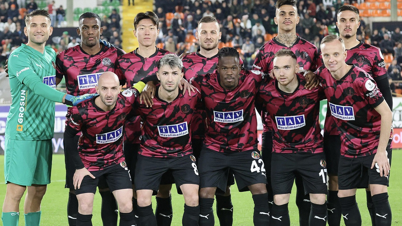 Susunan Pemain Trabzonspor vs Alanyaspor di Piala Turki 2024/25