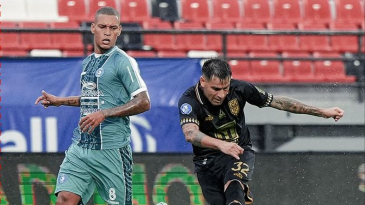 Hasil Pertandingan PSBS Biak vs Malut United di Liga 1 - Laskar Kie Raha Obrak-abrik Pertahanan Badai Pasifik