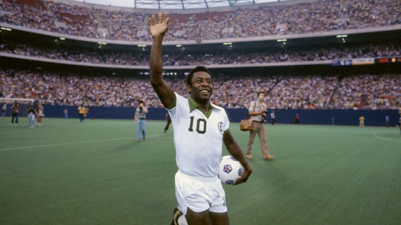 Sejarah Bola Hari Ini, Laga Perpisahan Pele Sang Pemain Terhebat Brasil Sepanjang Masa