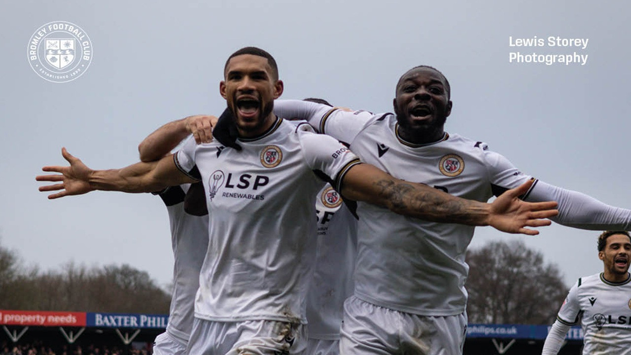 Head to Head Gillingham vs Bromley di Liga Dua Inggris 2024/25