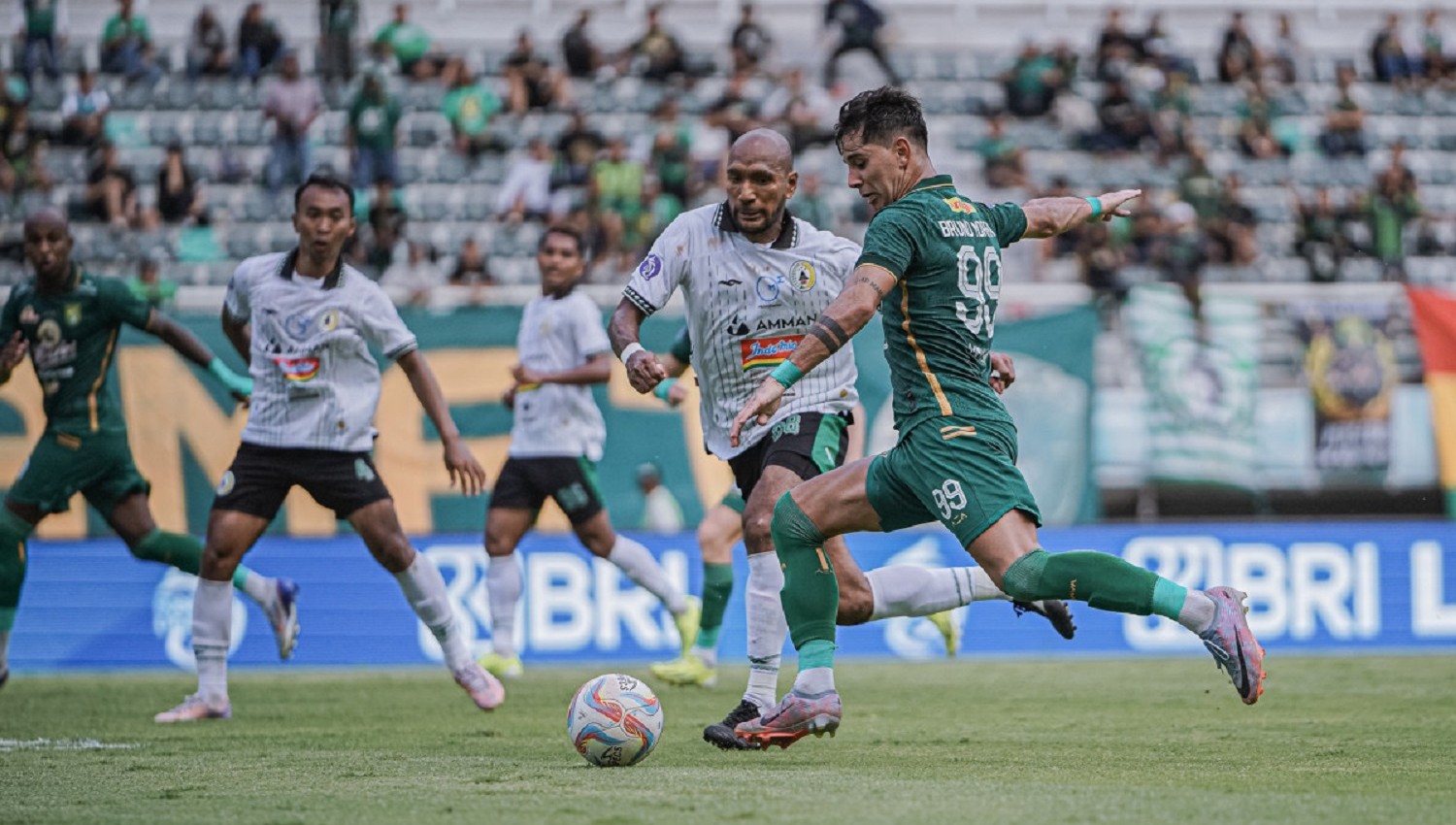 Prediksi Liga 1 2024-25 Persebaya Surabaya vs PSS Sleman: Bajul Ijo Lebih Diunggulkan!