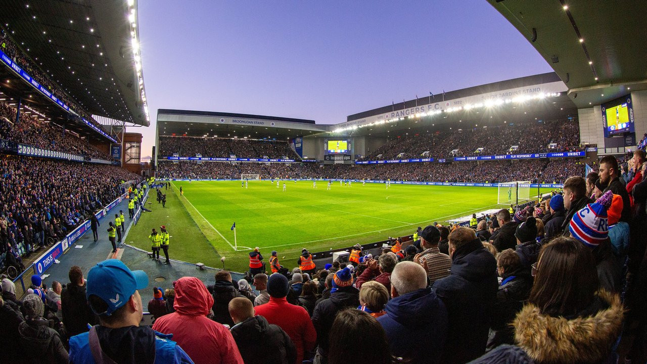 Tempat Menonton Hibernian vs Rangers di Liga Skotlandia 2024/25