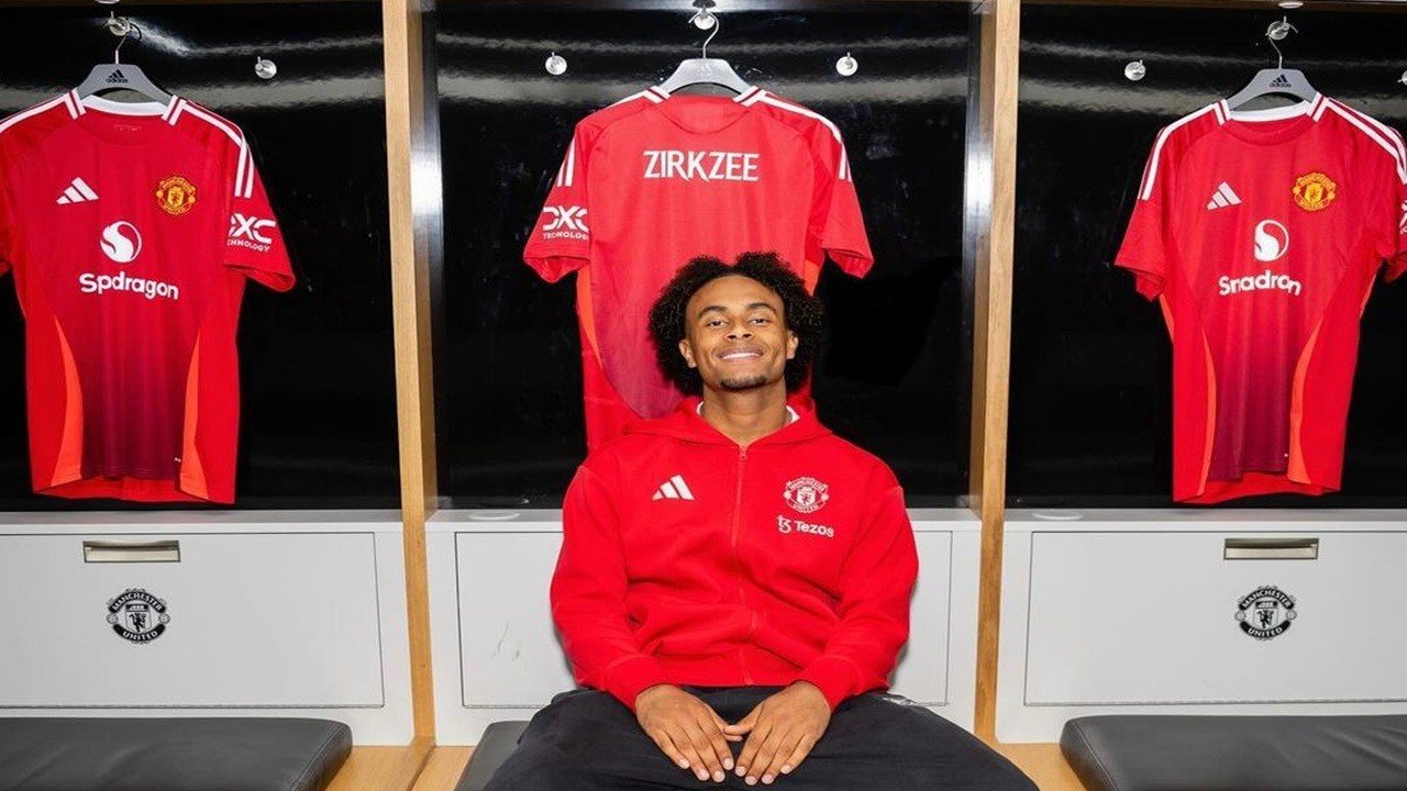 Joshua Zirkzee Belum Gacor di MU, Ruud van Nistelrooy: Sabar!