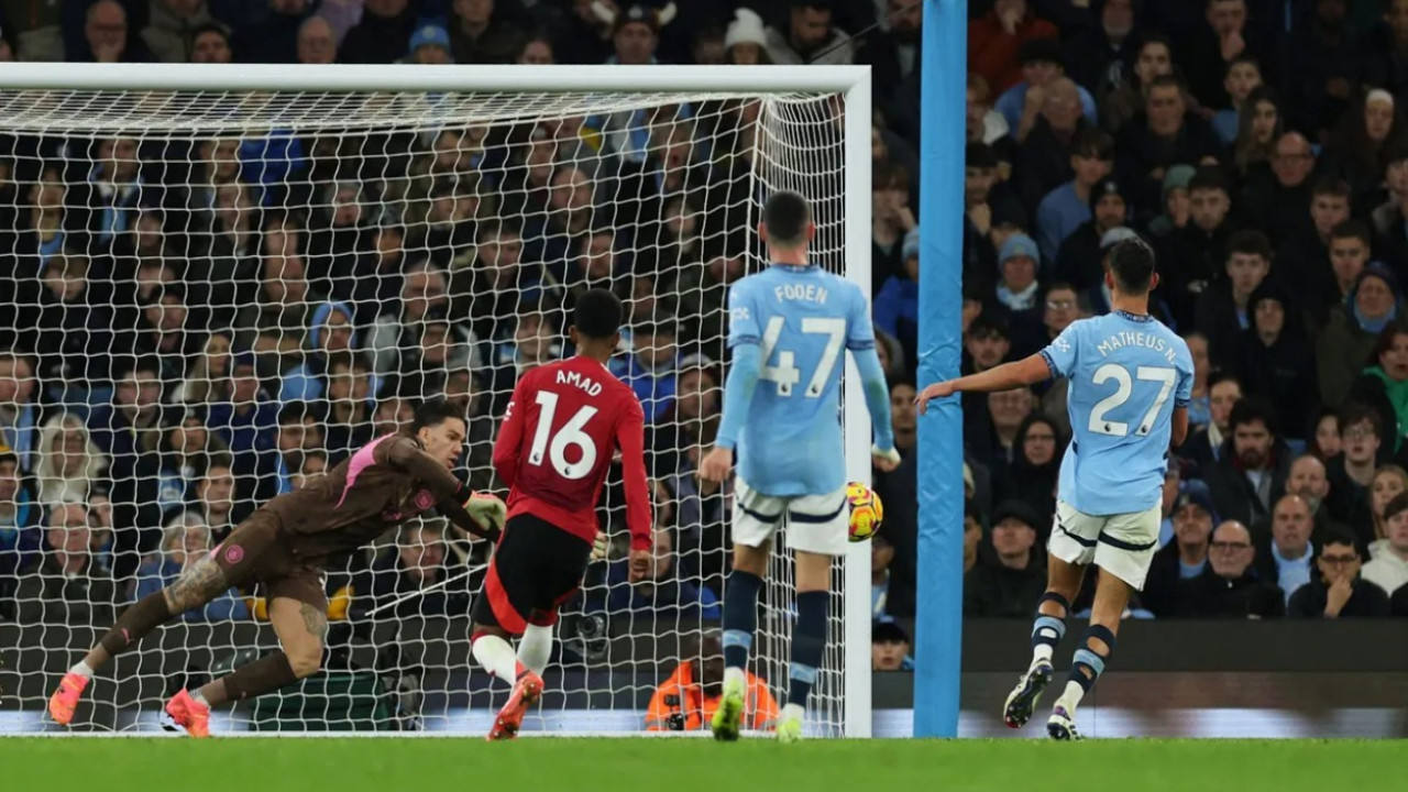 Liga Inggris Buka Suara Soal Pelanggaran Rasmus Hojlund yang Tak dapat Penalti