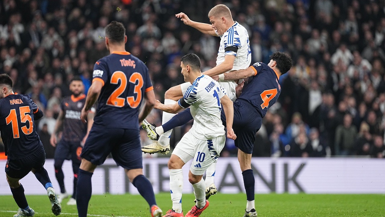 Hasil FC Copenhagen vs Istanbul Basaksehir di UEFA Conference League - Kevin Diks Blunder, Seri 2-2