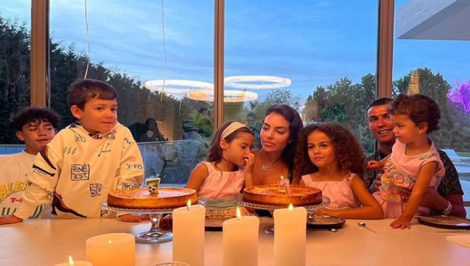 Georgina Rodriguez Unggah Foto Liburan, Anak Cristiano Ronaldo Bikin Gagal Fokus