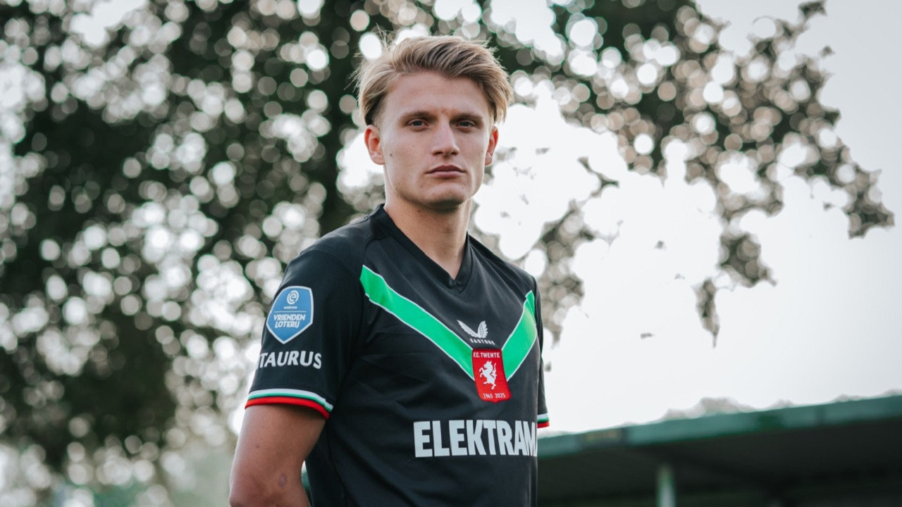 Top Skor Liga Belanda Pekan 17 2024/25 - Rekan Mees Hilgers Tak Terkejar