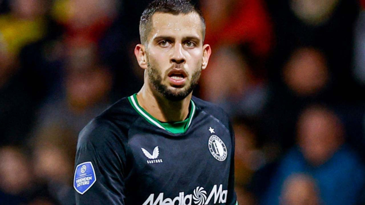 Lini Belakang Krisis Pemain, Juventus Incar Bek Tengah Feyenoord David Hancko
