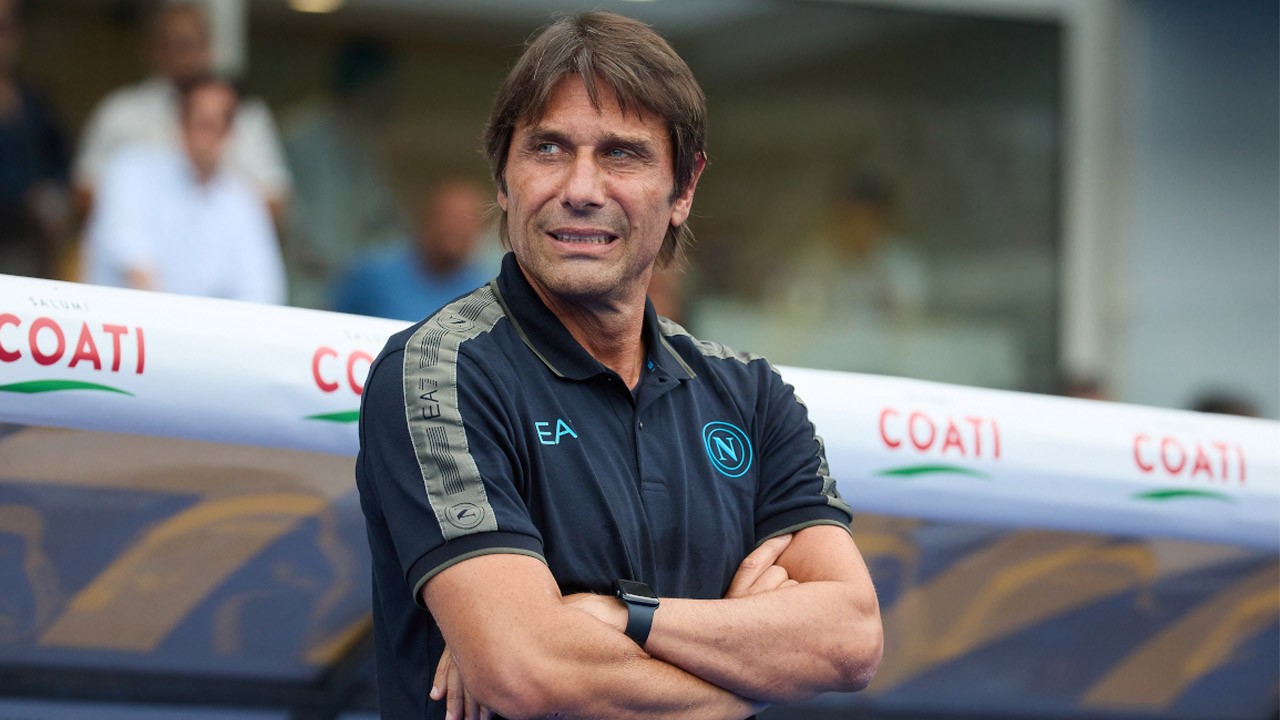 Antonio Conte Bikin Chelsea dan Tottenham Cemas Usai Bawa Napoli Menang