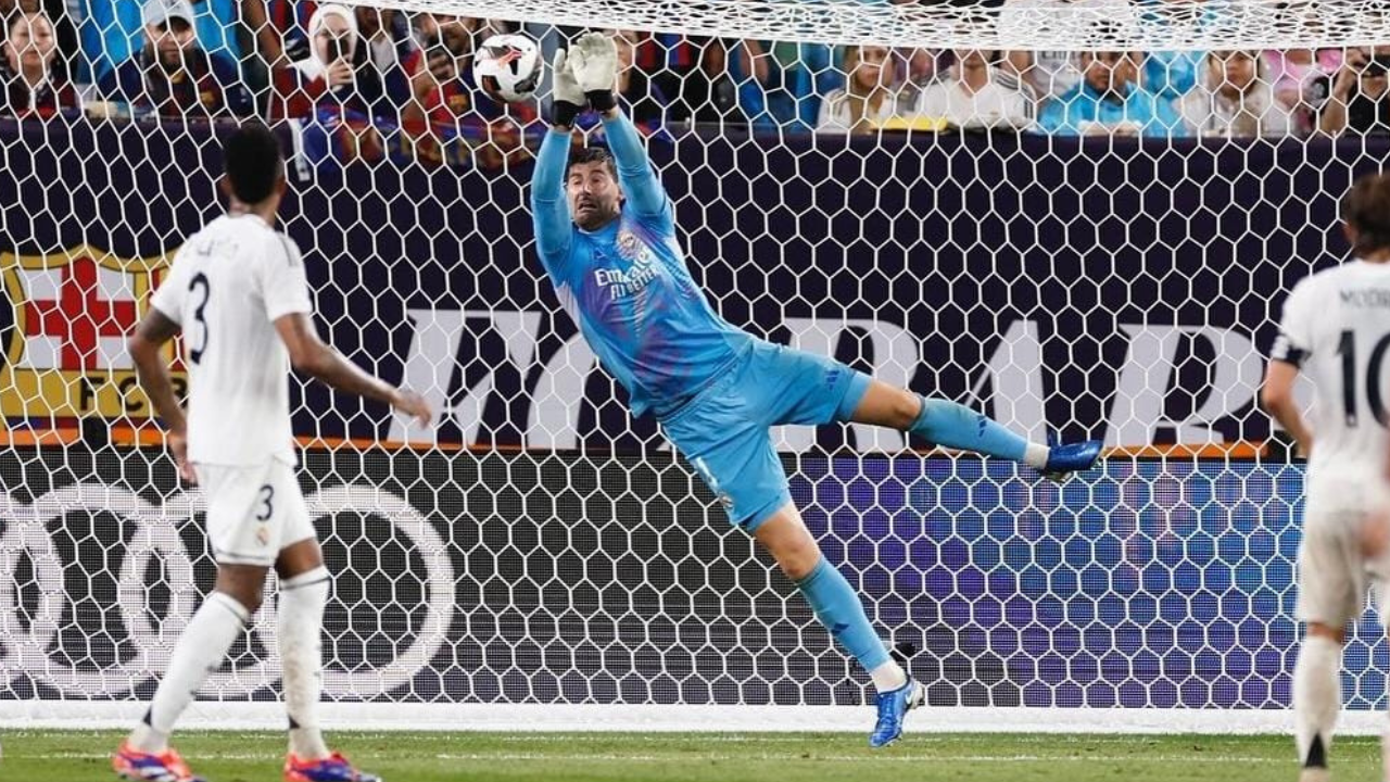 Mengerikan! Pelempar Korek Api ke Thibaut Courtois Ternyata Bawa Pisau ke dalam Stadion