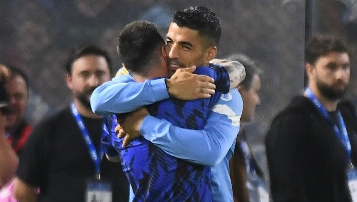 Luis Suarez Pensiun dari Timnas Uruguay, Lionel Messi Kirim Pesan yang Menyentuh Hati