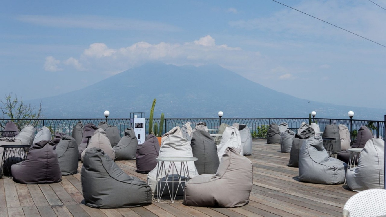 5 Tempat Ngopi di Bogor View Gunung yang Lagi Hits & Instagramable 2025