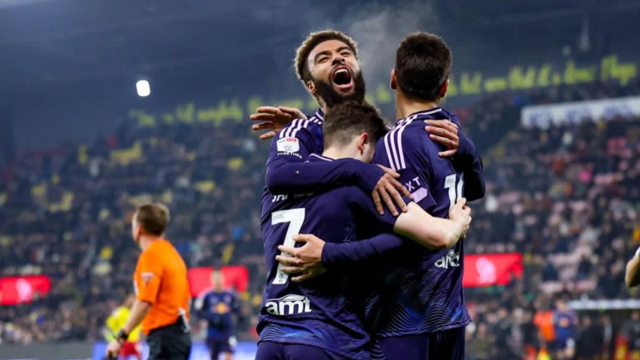 Susunan Pemain Leeds vs Sunderland di Liga Championship 2024/25