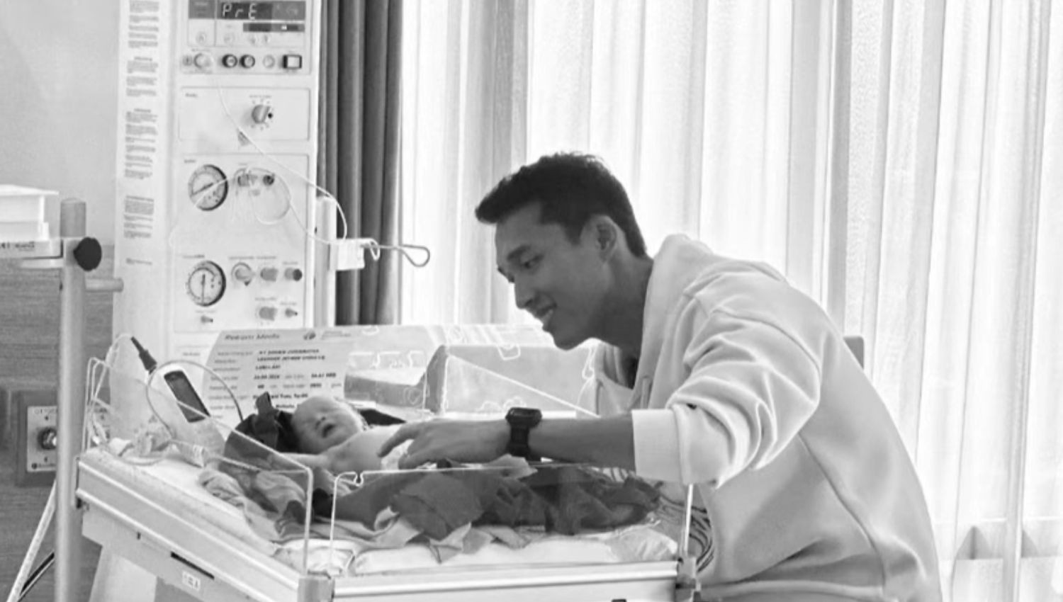 Selamat! Jonatan Christie dan Shania Junianatha Sambut Kelahiran Anak Pertama