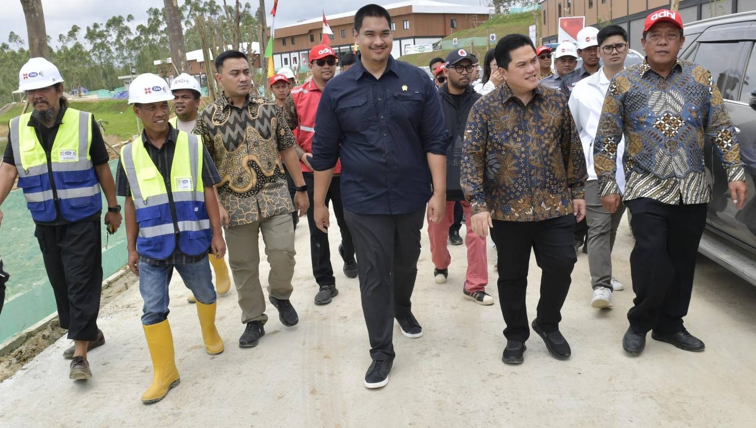 Ditemani Menpora Dito Ariotedjo, Ketum PSSI Erick Thohir Tinjau TC di IKN