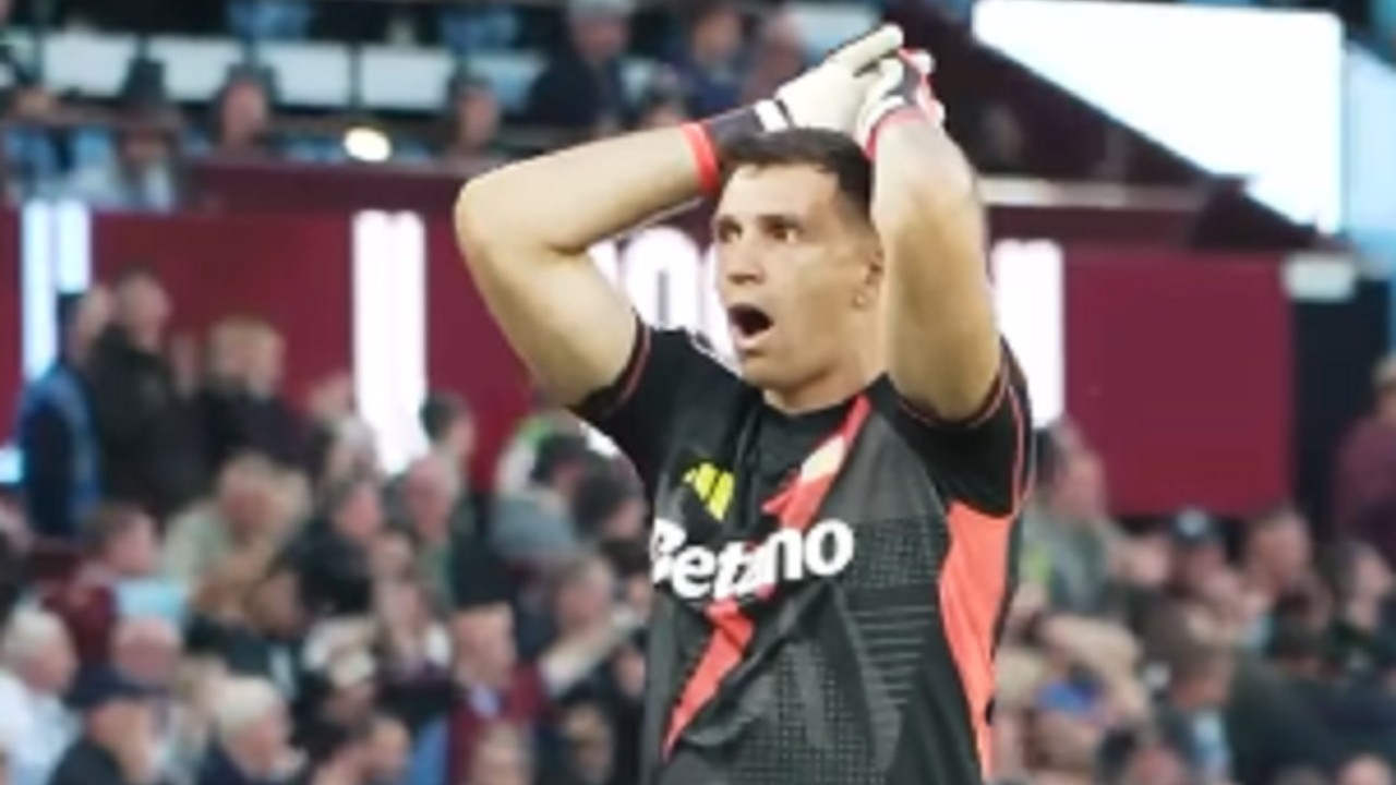 Aston Villa vs Everton, Emi Martinez Ternganga Lihat Gol Spektakulaer Jhon Duran: Itu Tendangan yang Hebat!