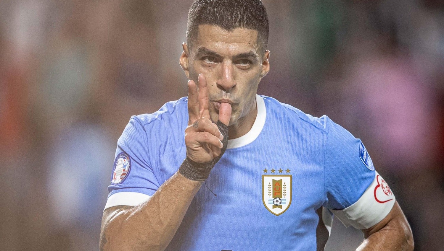 Copa America 2024: Momen Luis Suarez Dilempar ke Udara oleh Rekan Setim Usai Jadi Penyelamat Uruguay