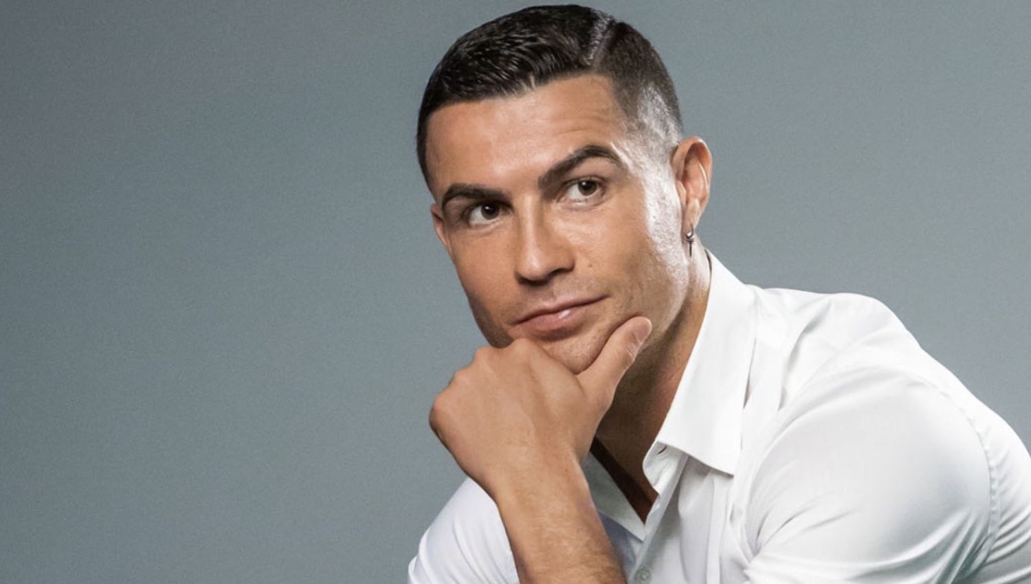 Lagi Liburan, Cristiano Ronaldo Unggah Foto ‘Hot’ di Ruang Sauna