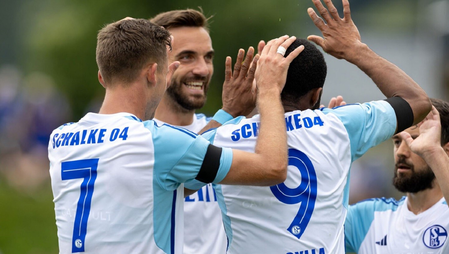 Bursa Transfer: Hojlund Resmi Gabung Schalke