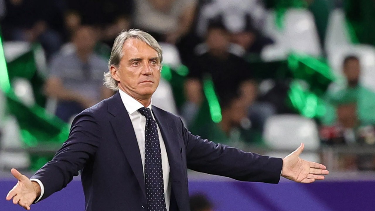 Milan dan Roma Bisa Bersaing untuk Dapatkan Roberto Mancini